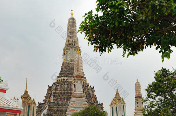 佛<strong>塔</strong>关于泰国或高棉的佛教寺或僧院阿伦采用<strong>扇</strong>形棕榈细纤维,泰国