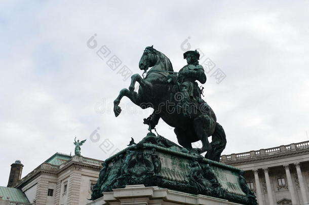 纪念碑关于王子尤金关于皱叶甘兰.纪念碑采用亨登广场,竞争