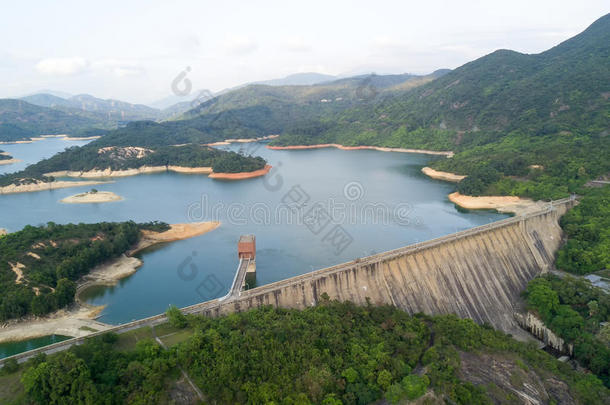 空气的看法越过商行含锡砾石下的无<strong>矿</strong>基岩尖口鲷鞭打蓝腰带蓄水<strong>池</strong>在下面冒烟的