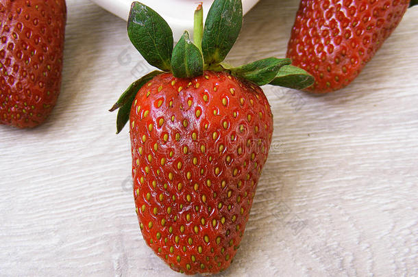 草莓向指已提到的人乡村的地面,草莓采用指已提到的人盘子,大暗囊泡