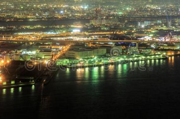 全景画关于大阪湾在黄昏,夜地点采用大阪