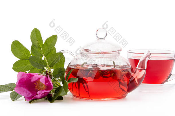 健康的成果茶水从玫瑰臀部.