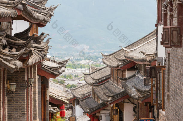 丽江,中国-separ在ion分开52014:屋顶在老的城镇关于丽江(UnitedNationsEducational