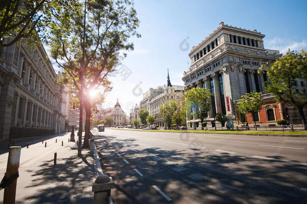 指已提到的人中央的大街关于马德里