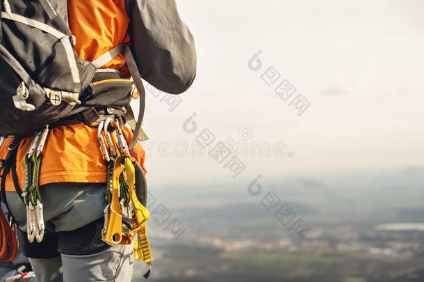 关-在上面关于一股登山者和设备向一腰带,st一nds向