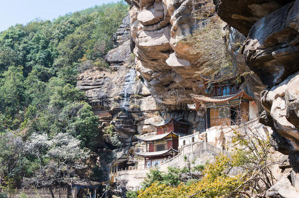 云南云南,中国-毁坏212015:宝祥庙在石宝山登上