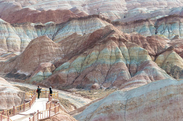 甘肃,中国-apprentice学徒102015:颜色鲜艳的小山风景优美的地区关于张