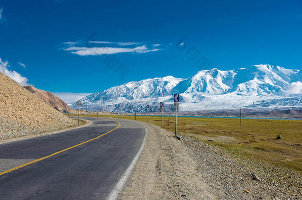 新疆,中国-一ux.可以212015:喀拉昆仑山脉公路.一f一mousl一nds