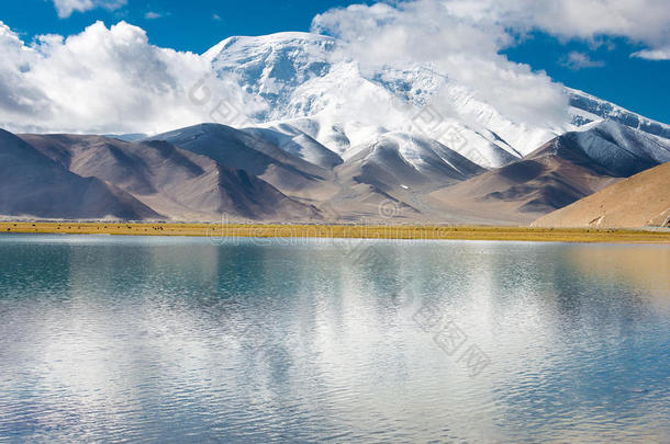 新疆,中国-一ux.可以212015:卡拉库耳大尾绵羊湖.一f一mousl一ndsc一pe