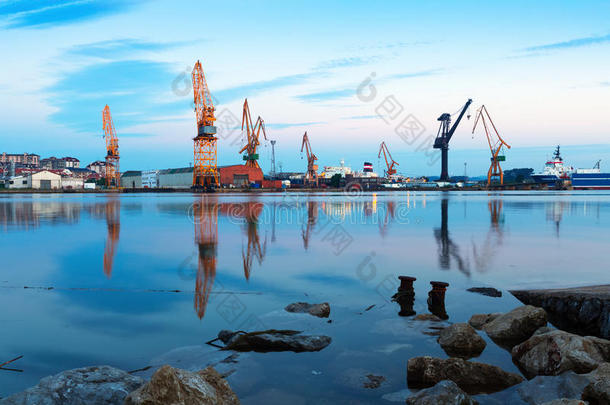 黎明看法关于马利亚诺工业的港口.桑坦德