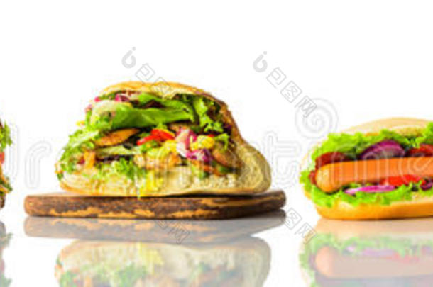 三明治和汉堡包拼贴画向白色的背景