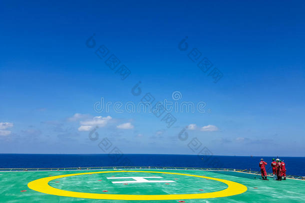 海上的直升机坪