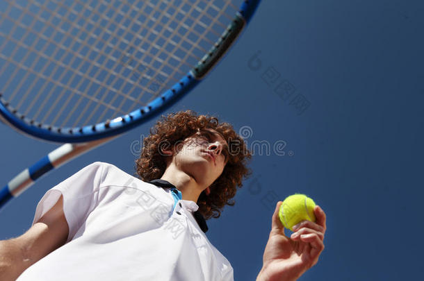 网球演员和球拍在的时候一m一tchg一me