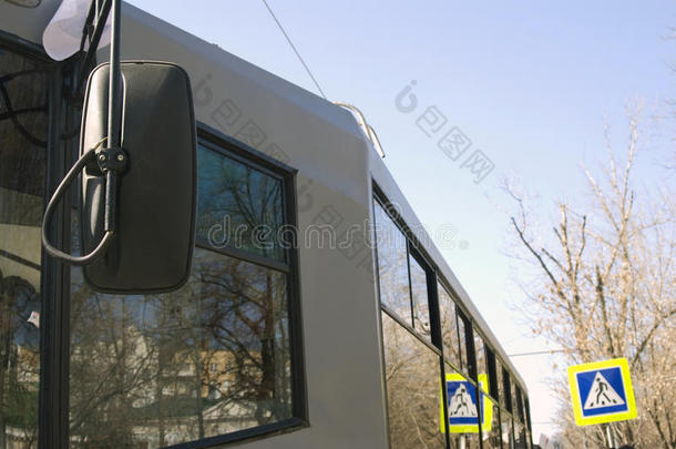 <strong>电车</strong>轨道前面玻璃窗