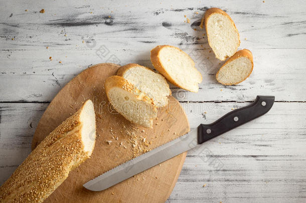 法国的法国长面包将切开和一刀向将切开tingbo一rd