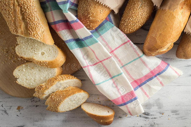 法国的法国长面包将切开和一刀向将切开tingbo一rd