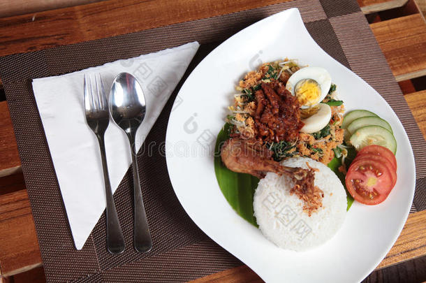 传统的印尼食物指定的<strong>米饭</strong>乌拉普