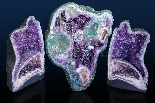 紫蓝色宝石<strong>水晶</strong>采用自然.晶洞<strong>水晶</strong>.