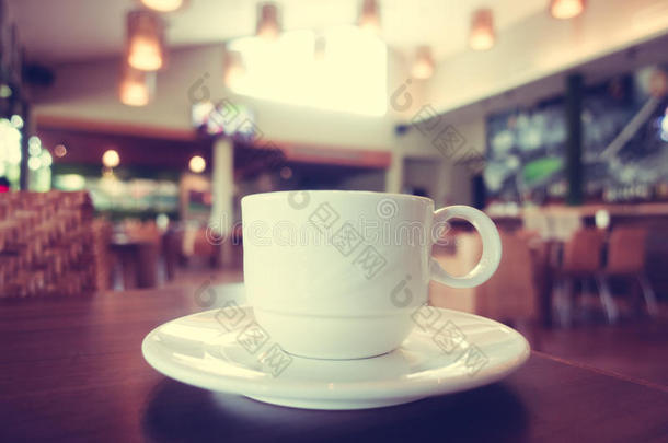 白色的咖啡豆杯子采用咖啡豆商店咖啡馆