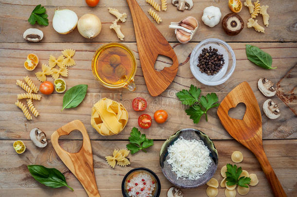 意大利人foodstuff粮食观念和菜单设计.各种各样的方式关于面团和