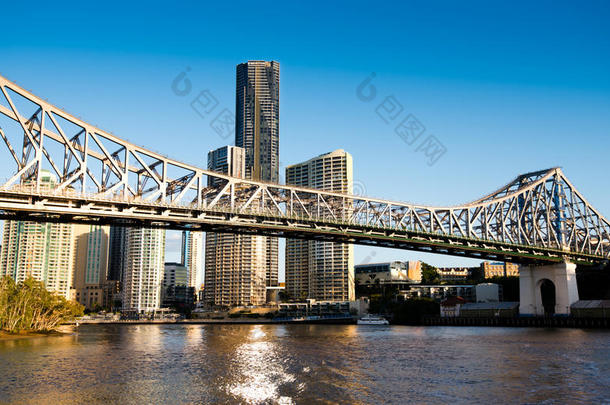 著名的故事桥&河边建筑物采用布里斯班