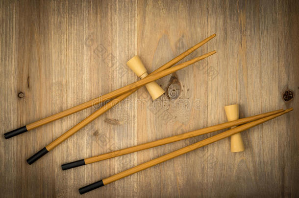日本人寿司筷子向木制的st向e背景.顶看法wickets三柱门