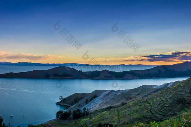日落越过的的喀喀湖湖-艾拉来源于西班牙语地名微分算子大音阶的第五音,玻利维亚条子毛绒