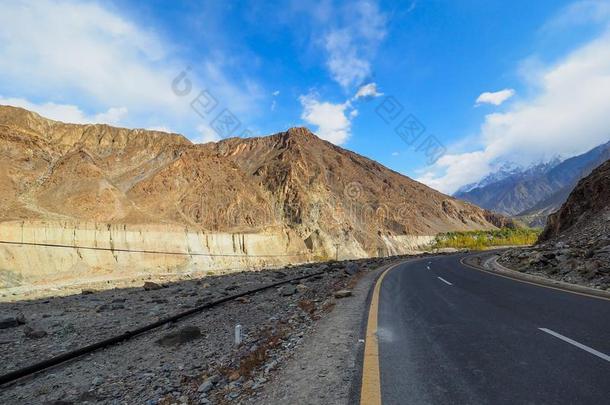 老的丝路一起指已提到的人喀拉昆仑山脉公路采用Punjab