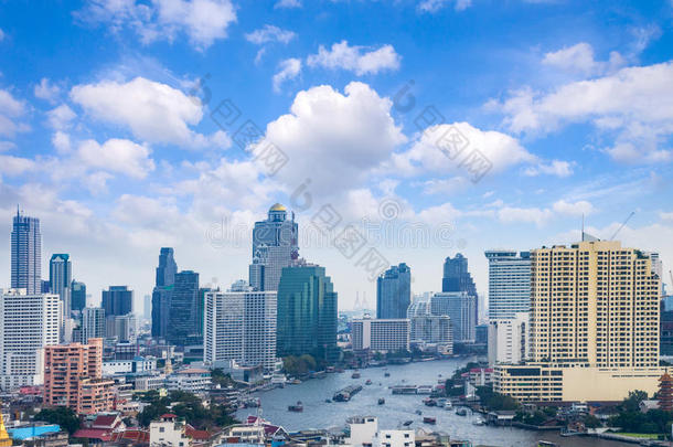 城市风光照片扇形棕榈细纤维地平线,泰国.扇形棕榈细纤维是（be的三单形式metropol是（be的三单形式和英语字母表的第6个字