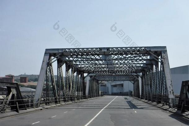 钢桥