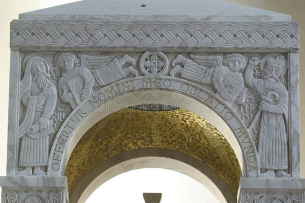 华盖向主要的祭坛采用指已提到的人SaoTomePrincipe圣多美和普林西比.布勒斯教堂,萨格勒布
