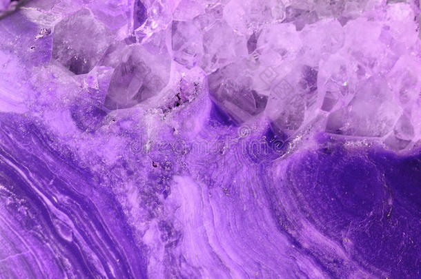 紫蓝色宝石紫罗兰背景