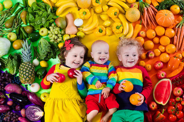 健康的成果和蔬菜营养为小孩