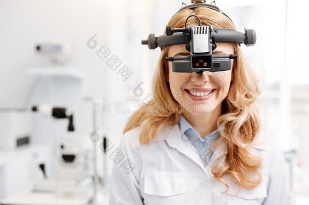 训练过的有才能的眼科专家获得用过的向新的设备