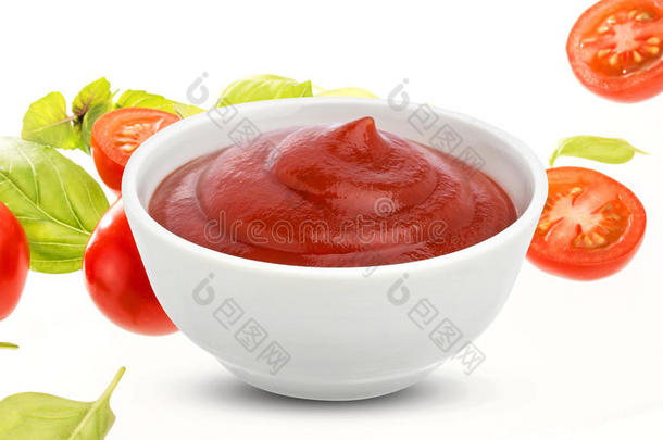 番茄酱采用碗向白色的背景