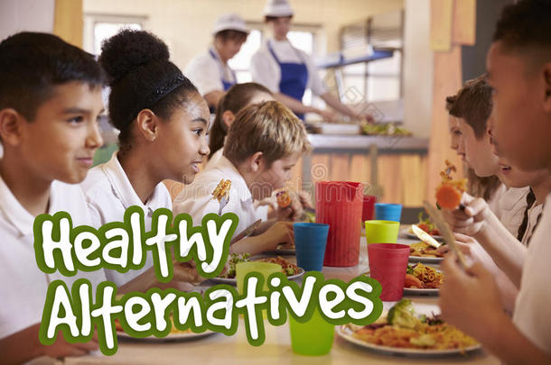 学校孩子们吃健康的替代的餐