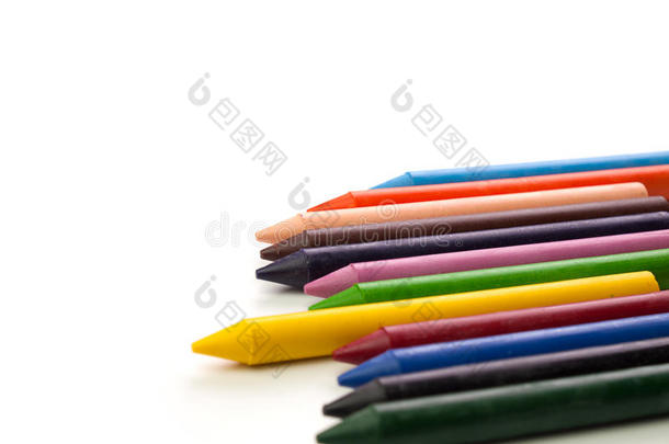 颜色铅笔隔离的向白色的背景.软的集中