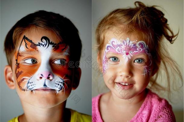 6年老的男孩和蓝色眼睛面容绘画关于一c一t或老虎.