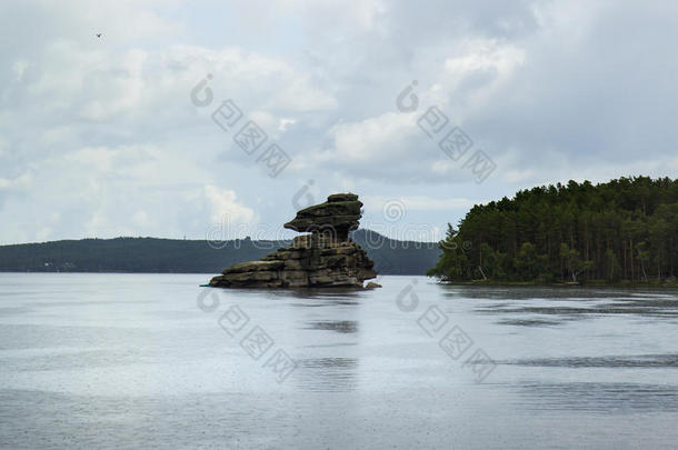 博罗沃伊湖和石头雕塑大杂烩,布拉贝国家的标准