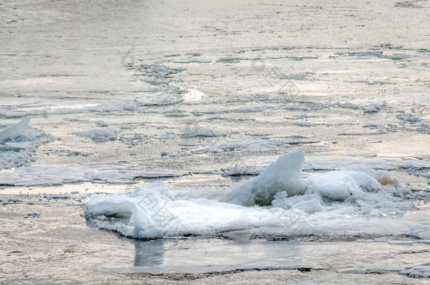 冰向指已提到的人冷冻的多瑙河河
