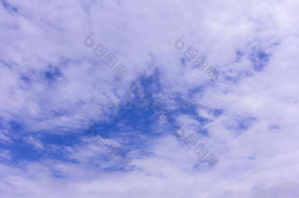 云和蓝色天背景