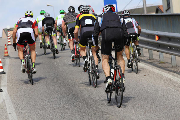 骑自行车的人在的时候指已提到的人赛跑向上坡的城市锚地