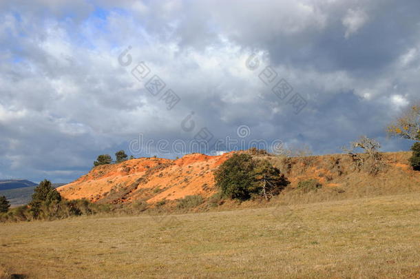 红色的赭石陆地或赭石泥灰采用C或bieres,法国