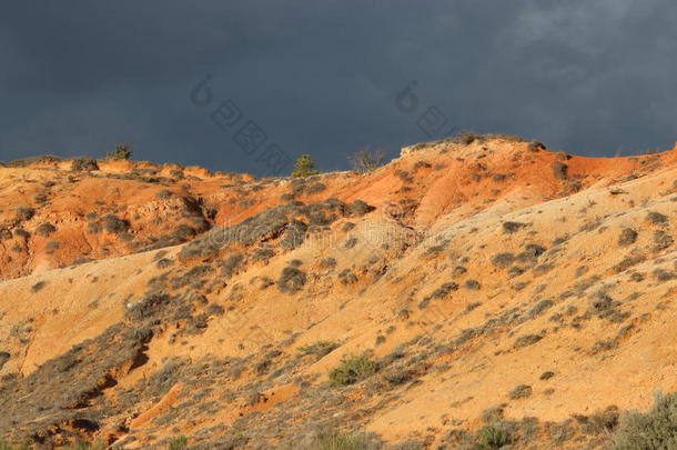 红色的赭石陆地或赭石泥灰采用C或bieres,法国