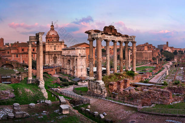 全景画关于古罗马的论坛福罗古罗马的o在日落,罗马,意大利