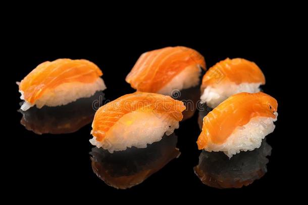 日本人寿司生鱼片寿司wi日本人寿司生鱼片寿司和鲑鱼伊斯拉特