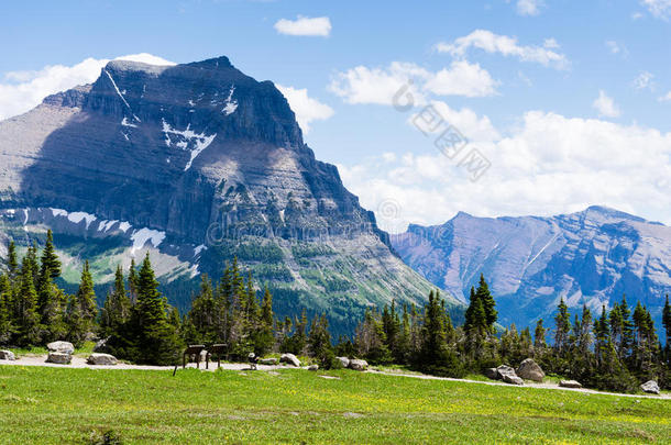 阿尔卑斯山的风景采用冰河国家的公园,美利坚合众国