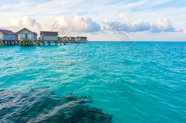 美丽的日出和水别墅采用热带的马尔代夫integratedserviceslocalareanetwork综合业务局域网