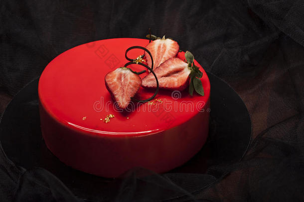 草莓蛋糕大量的和红色的镜子装玻璃装饰和第二类开尔文<strong>函</strong>数