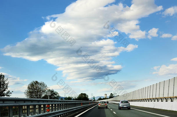 公路路,cablerelaystations电缆继电器站,栏杆,天和云